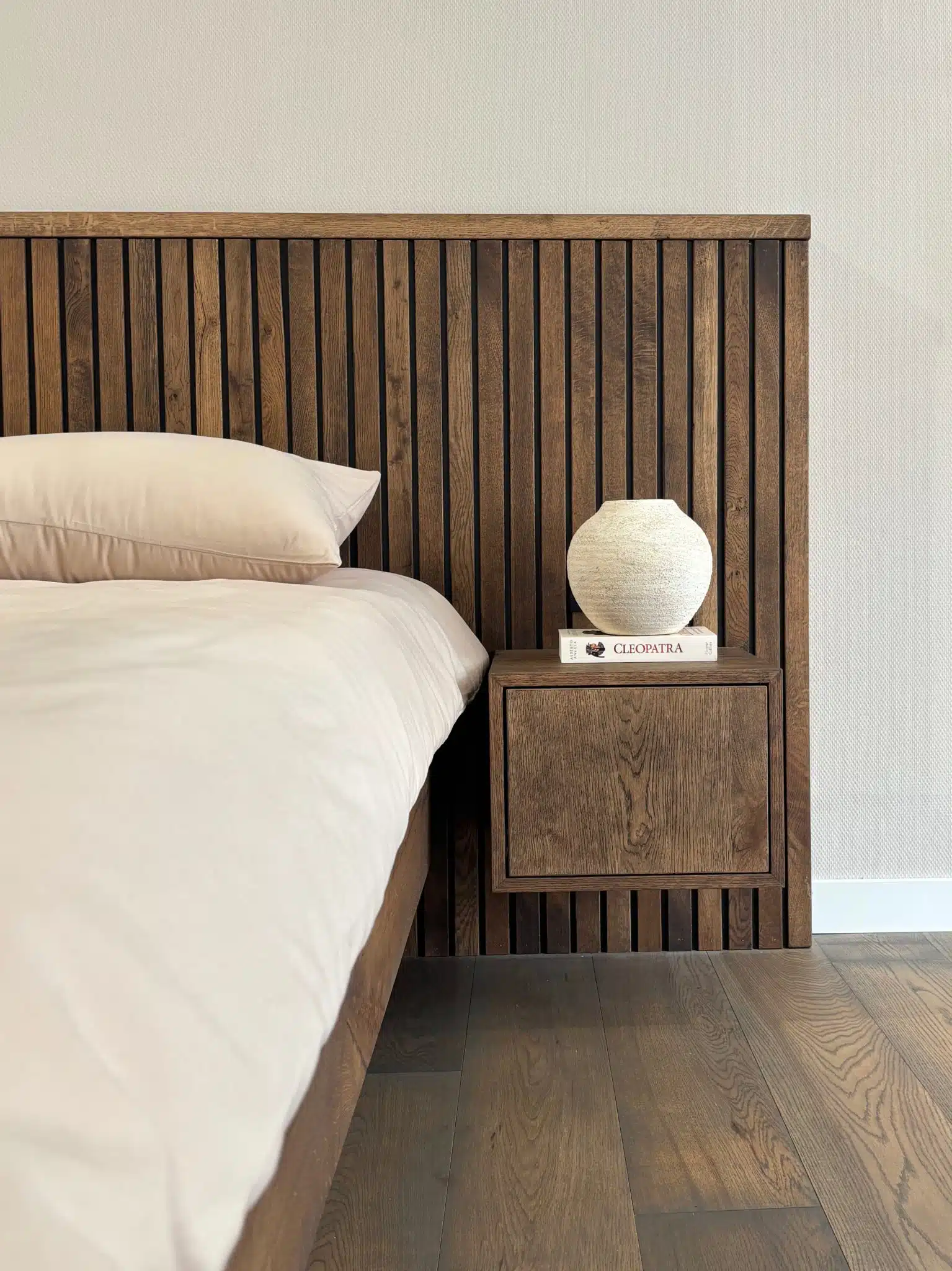 Massief eiken bed van Néarr Bedding