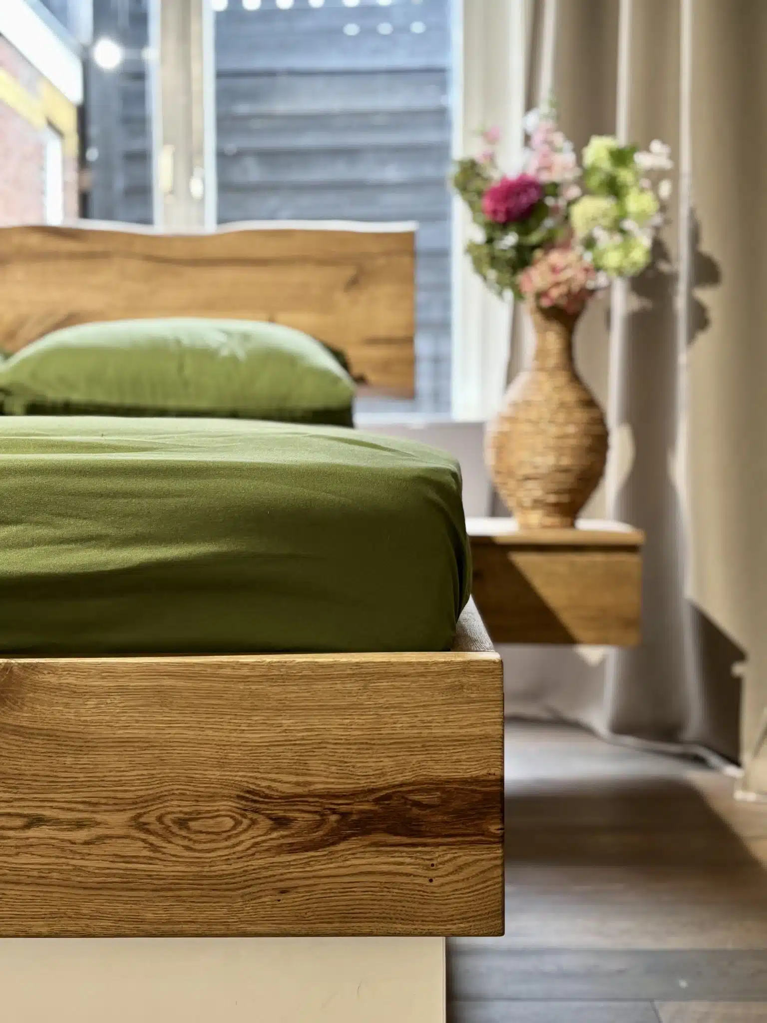 Néarr Willow bed massief eikenhout lattenwand