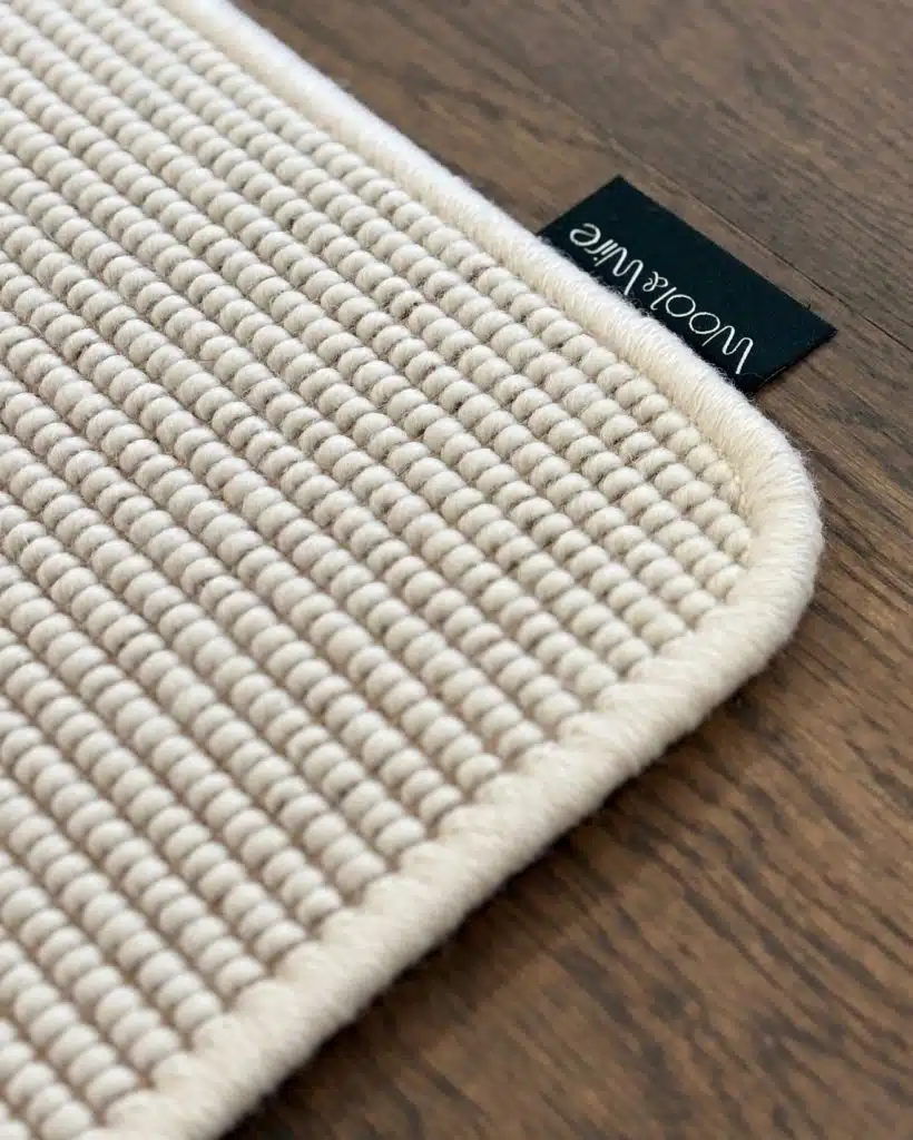 Wollen vloerkleed Wool & Wire slaapkamer